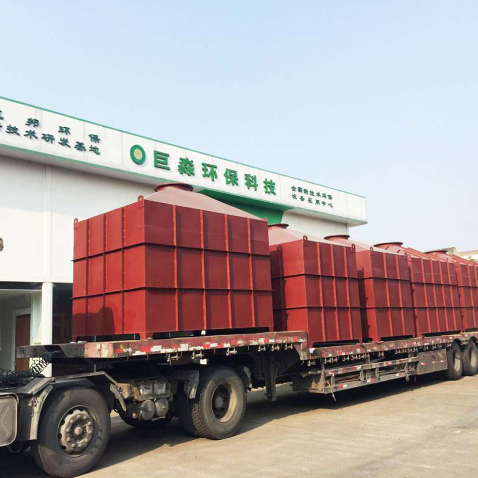 巨淼工廠生產(chǎn)的廢氣吸附塔運(yùn)輸中.jpg